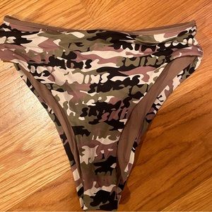 Skims Midwaist Camo bottoms